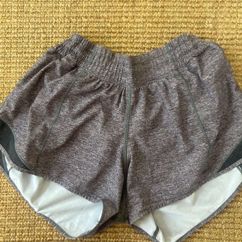 Lululemon grey hotty hot shorts low Rize size 6